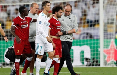 Ronaldo hành động cực đẹp với Salah trong trận cầu đầy đủ 'hỉ, nộ, ái, ố'