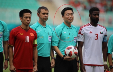 VIDEO: Những tình huống trọng tài Hàn Quốc 'làm ngơ' cho UAE