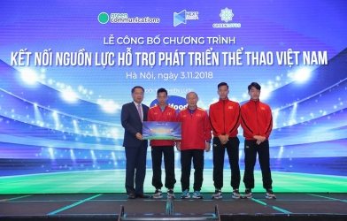 Thầy trò HLV Park Hang-seo nhận món quà tinh thần cổ vũ trước trận gặp Lào