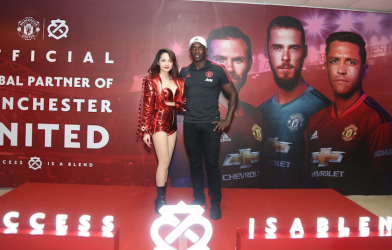 Bảo Anh rạng rỡ bên siêu sao Manchester United