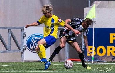 Cận cảnh Công Phượng tả xung hữu đột, tạo ấn tượng với HLV Sint-Truiden