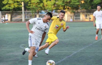 Gia Việt FC và Mobi tạo trận cầu 'mưa bàn thắng'