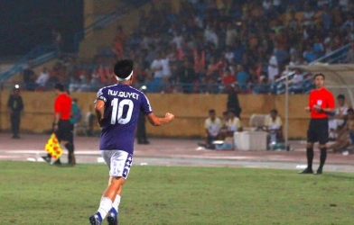 Bản lĩnh của Văn Quyết hạ màn 'bom tấn' tại Hàng Đẫy