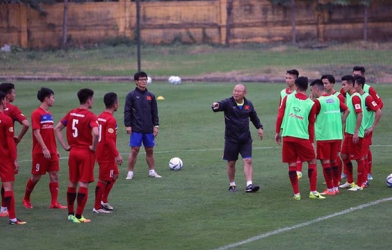 Tại sao nhiều đội tuyển tập luyện 'chơi bóng ma' trước thềm giải đấu