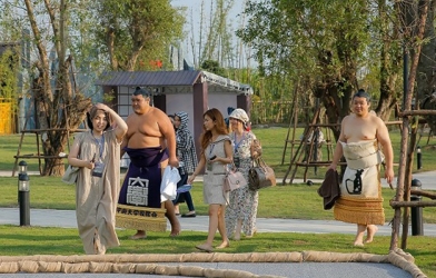 2 Võ sĩ Sumo Nhật Bản xuất hiện giao lưu tại Hà Nội