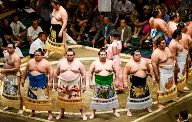 Vì sao các võ sĩ Sumo không thuộc vào nhóm người 'béo phì'?