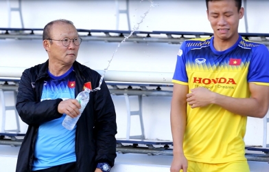 Thầy Park không dùng FB và Instagram, cầu thủ VN thi nhau 'troll' ảnh