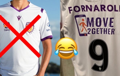 Đội bóng Úc vội in tên lên áo tập để thi đấu vì 'thất lạc hành lý'