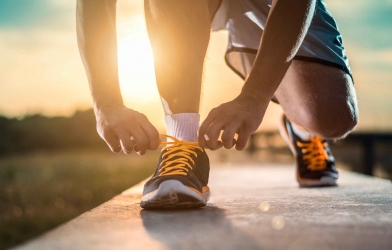 Tại sao 'đi bộ bên phải' đường lại không an toàn?