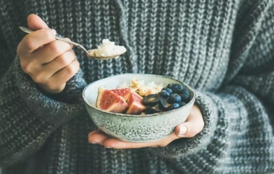 2 lý do tại sao chúng ta thường ăn nhiều hơn vào mùa đông