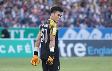 HLV Đức Thắng lý giải việc để Bùi Tiến Dũng bắt chính