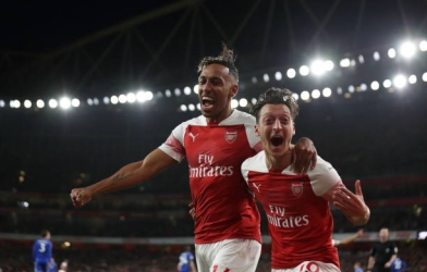 Lội ngược dòng ngoạn mục trước Leicester, Arsenal lọt top 4