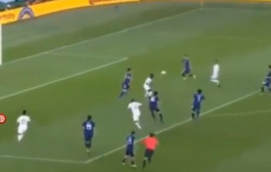 VIDEO: Cầu thủ dính án gian lận của Qatar ghi siêu phẩm mở tỷ số trận CK