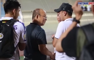 VIDEO: HLV Park ân cần hỏi han Phạm Đức Huy sau trận thắng Hải Phòng