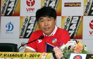 HLV Hàn Quốc nhắc nhở Bùi Tiến Dũng trước trận Sài Gòn