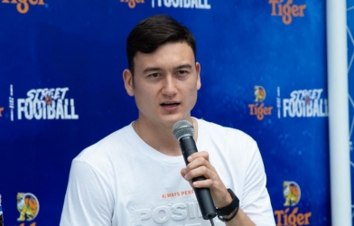 Đặng Văn Lâm xuất hiện bảnh bao bên cạnh hàng loạt huyền thoại thế giới