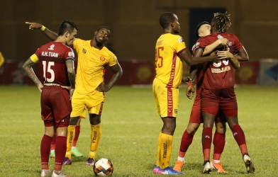 Ngô Hoàng Thịnh dùng cả tấm thân ngăn đồng đội khỏi sập 'bẫy' của Rimario