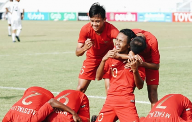 Thắng đậm U15 Philippines, U15 Indonesia tạm vươn lên ngôi đầu BXH