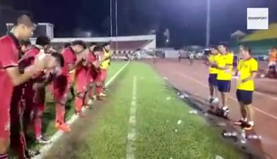 VIDEO: Hành động đẹp sau trận của U21 Thái Lan trước BHL U21 Việt Nam