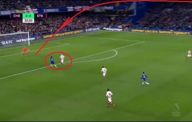 VIDEO: Khi Diego Costa khống chế bóng 'dính' như Bergkamp