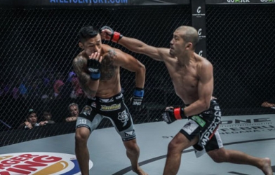 VIDEO: Võ sỹ gốc Việt đánh bại cao thủ Nhật ở đấu trường MMA