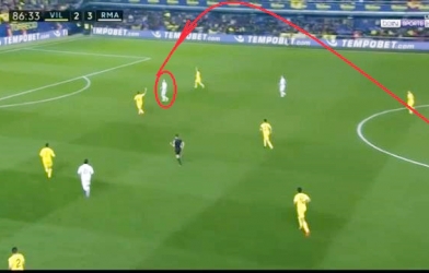 VIDEO: Pha khống chế bóng dính như keo dán của Ronaldo