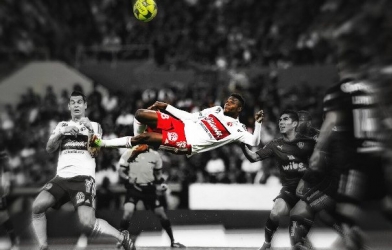 VIDEO: Pha ngả bàn đèn xứng đáng siêu phẩm đẹp nhất năm