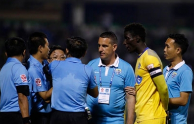 VIDEO: Trọng tài bẻ còi không công nhận bàn thắng của HAGL