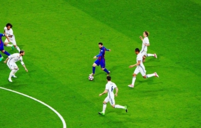 VIDEO: Messi đã làm khổ hàng phòng ngự Real như thế nào