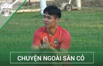 VIDEO: Công Phượng trổ tài vật tay siêu khỏe