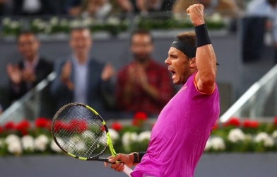VIDEO Rafael Nadal chấm dứt chuối 3 năm không thắng Djokovic