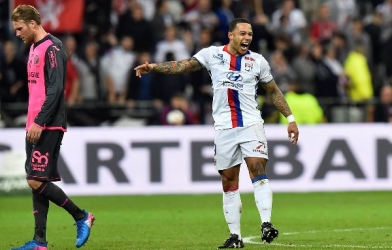 VIDEO: Siêu phẩm đẹp nhất Ligue 1 của Memphis Depay