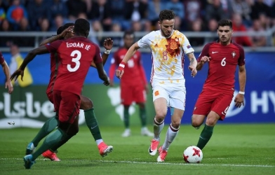 VIDEO: 'Đàn em' Ronaldo và Iniesta đọ siêu phẩm ở U21 Euro