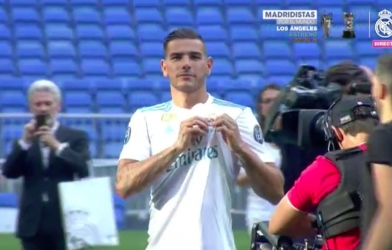 VIDEO: Tân binh Real tâng bóng thảm họa ở lễ ra mắt CLB