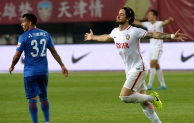 VIDEO: Pato tỏa sáng với siêu phẩm sút xa ở Trung Quốc