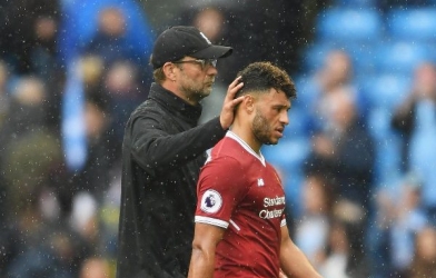 VIDEO: Màn trình diễn thảm họa của Chamberlain vs Leicester