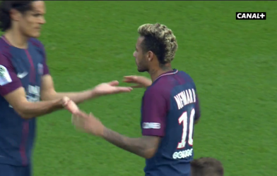 VIDEO: Neymar sút pen, ăn mừng cuồng nhiệt cùng Cavani
