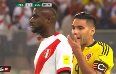 VIDEO: Màn câu giờ kinh điển trận Peru - Colombia