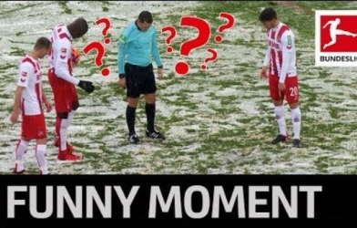 Trọng tài đỏ mắt tìm chấm đá phạt 11m và cách xử lý sáng tạo