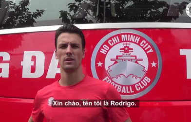 VIDEO: Cựu tiền vệ MU phát biểu ra mắt CLB TPHCM