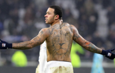 VIDEO: Siêu phẩm sút xa của Depay khiến thủ môn PSG đứng nhìn