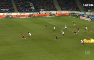 VIDEO: Cầu thủ bứt tốc ghi bàn như Usain Bolt ở Bundesliga