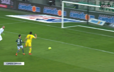 VIDEO: Cavani và pha bỏ lỡ không tưởng của mùa giải 2018