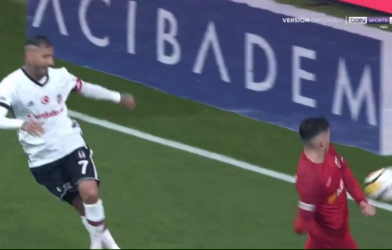 VIDEO: Quaresma tạt bóng kiến tạo tuyệt đẹp bằng rabona