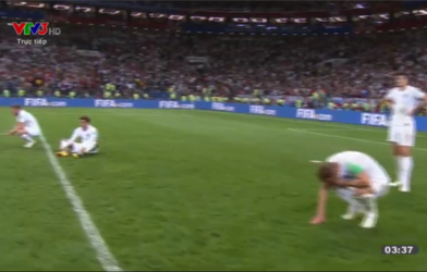 VIDEO: Nỗi buồn của người Anh khi để tuột tấm vé chung kết