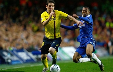 Huyền thoại Chelsea hé lộ cách làm Messi ‘tắt điện’