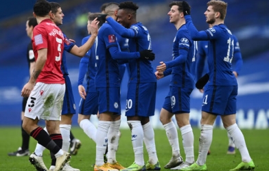 Cơn lốc màu xanh Chelsea cuốn phăng đối thủ