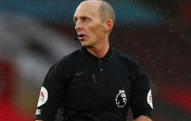 'Vua thẻ' hay thiên vị MU tạm dừng làm trọng tài