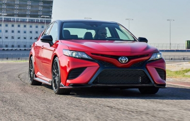 Toyota Camry bán chạy nhất phân khúc sedan hạng D tại Việt Nam