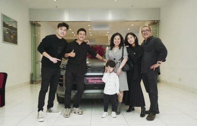 Vlogger Huyme sắm Range Rover Evoque đẹp lung linh giá trên 3,5 tỷ